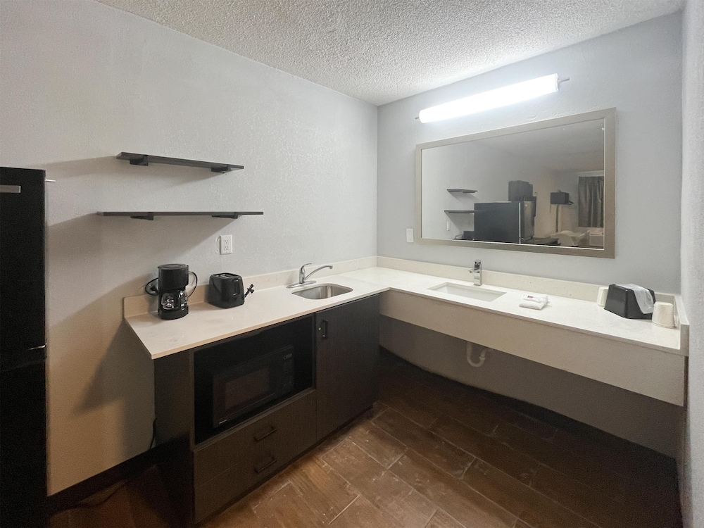 Studio6 Suites Hurricane, WV 40/41