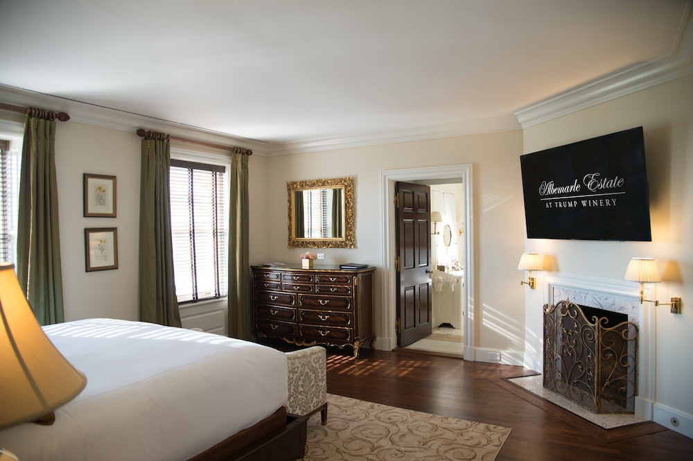 Pool House, Deluxe, King Bed