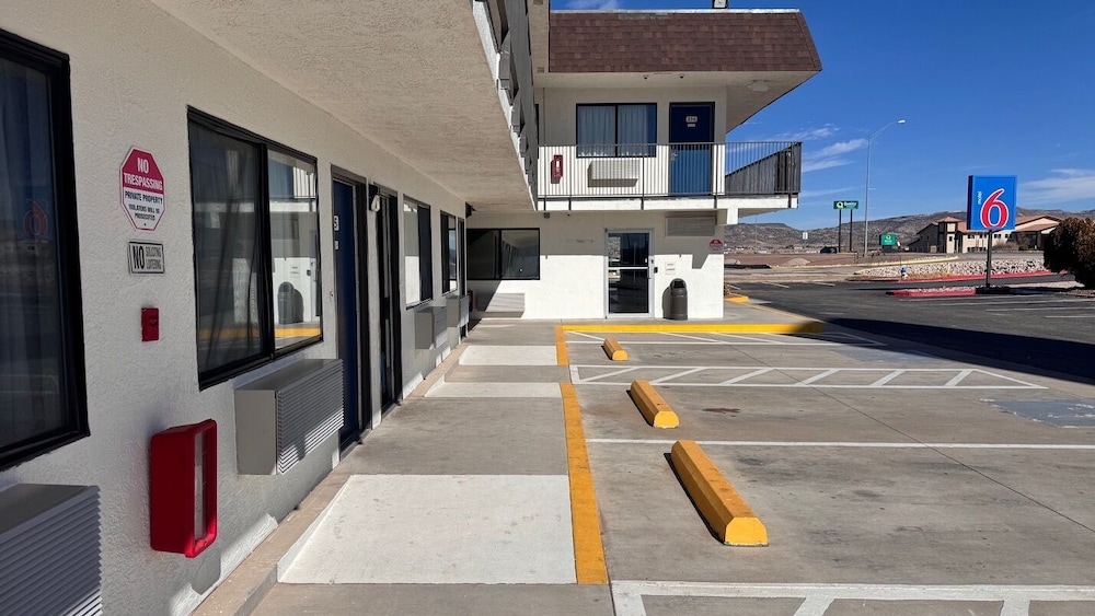 Motel6 Grants, NM 56/68