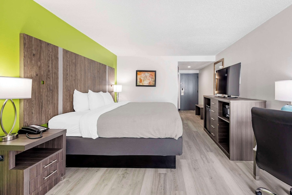 Quality Inn Clarksville 27/47