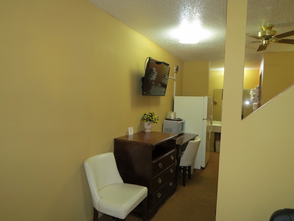 First Western Inn Caseyville 24/48