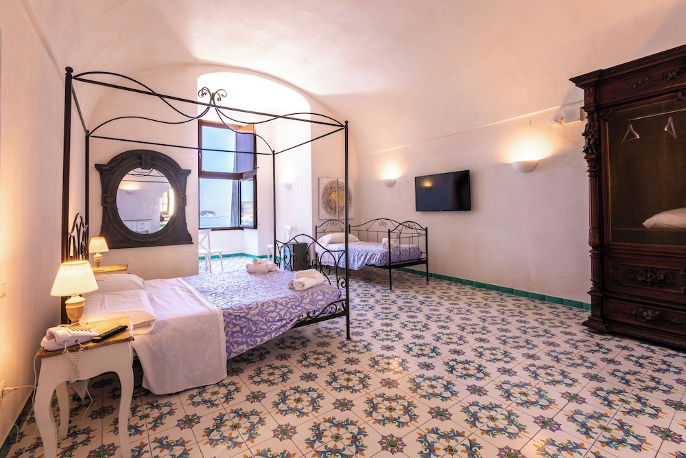 Hotel Torre Dei Borboni 37/72