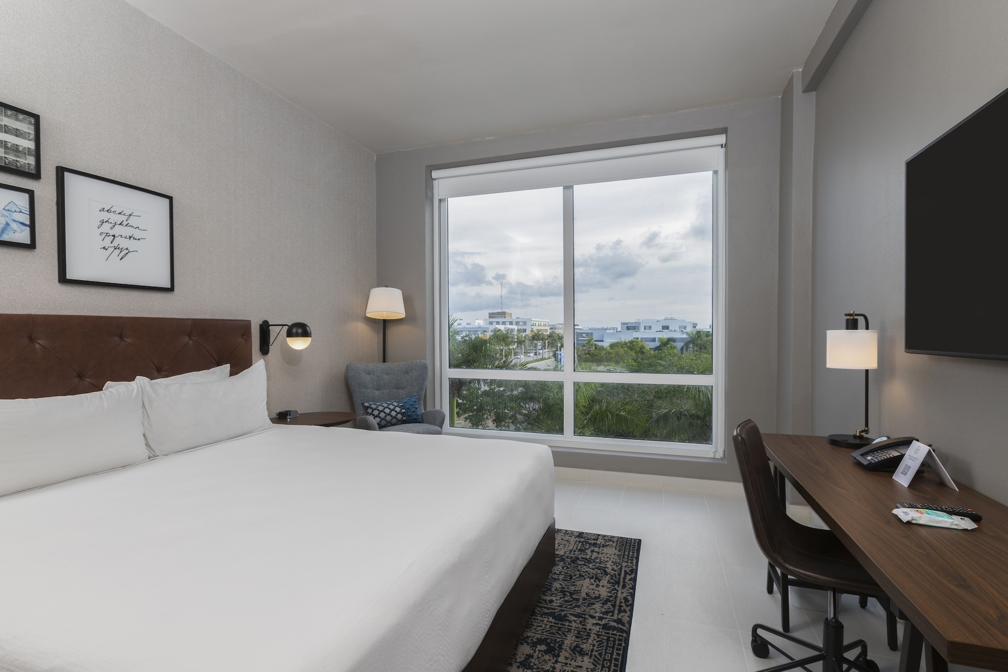 1 BEDROOM, SUITE