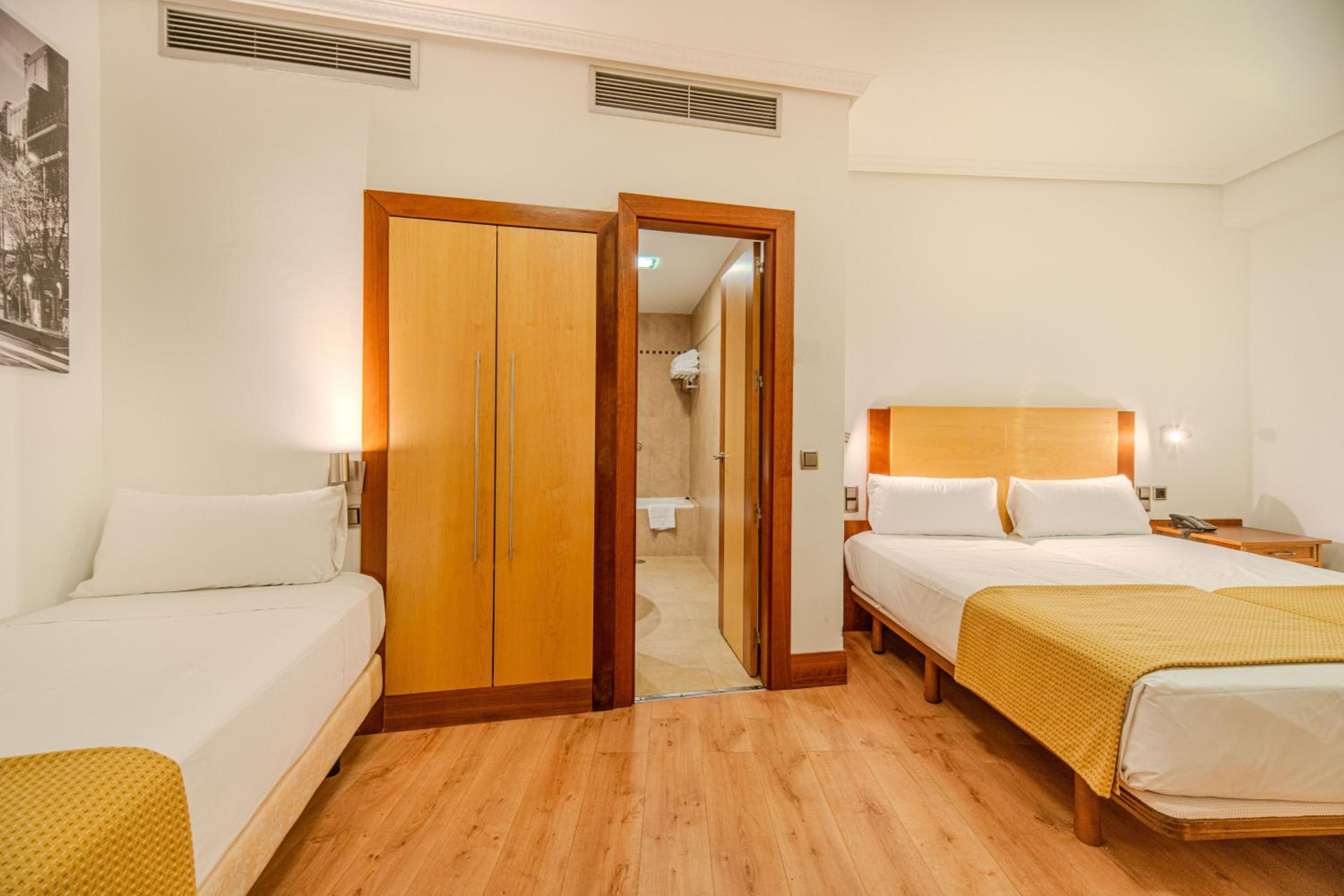 ROOM, TRIPLE