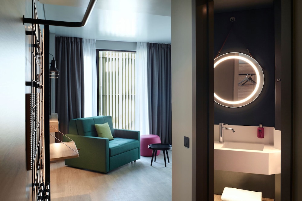 Moxy Athens City 44/66