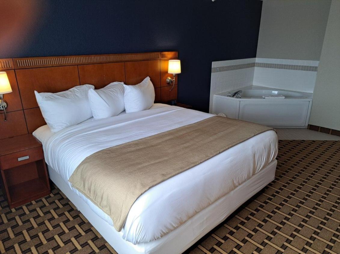 Crossroads Hotel 8/29