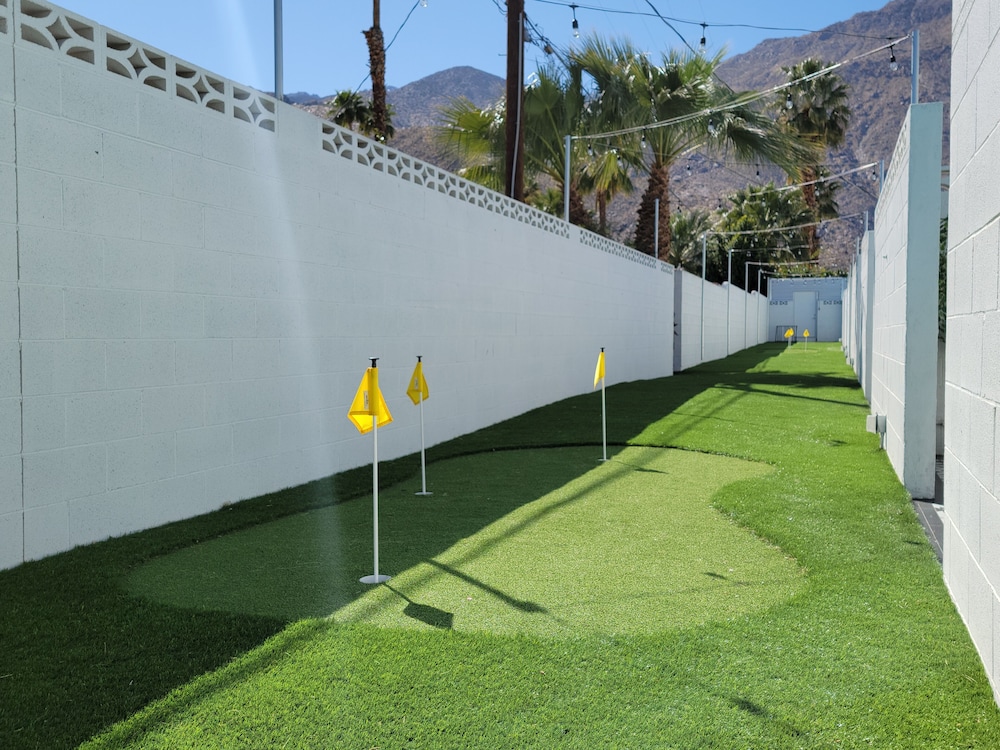 BelleVue Oasis-Palm Springs - Adults Only 38/62