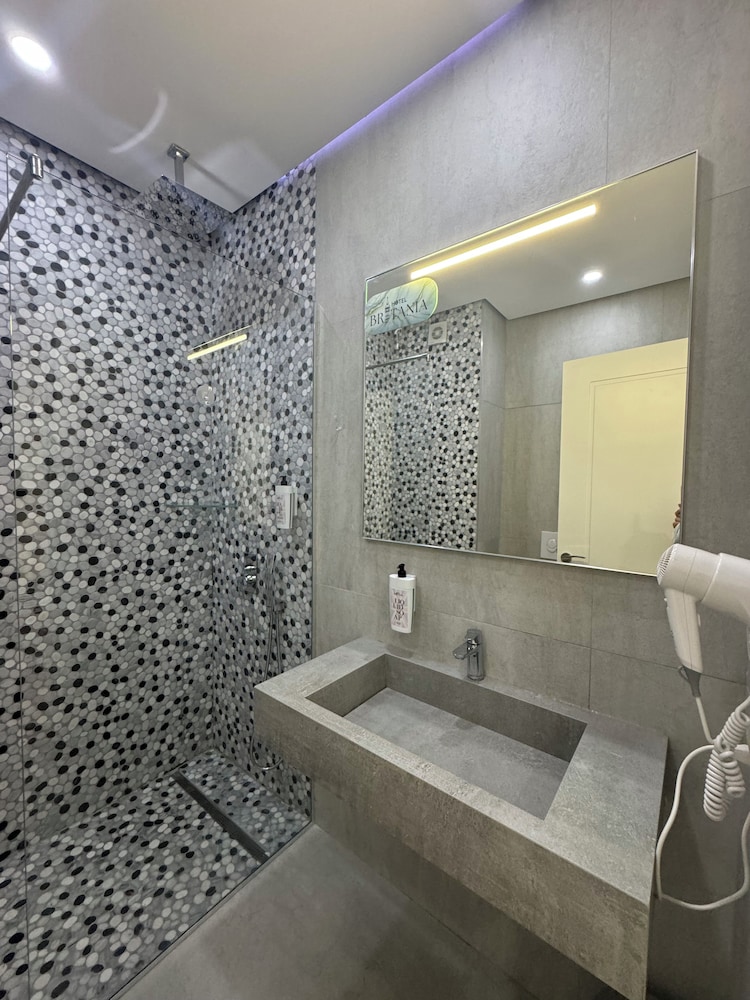 ADEA HOTEL 57/58
