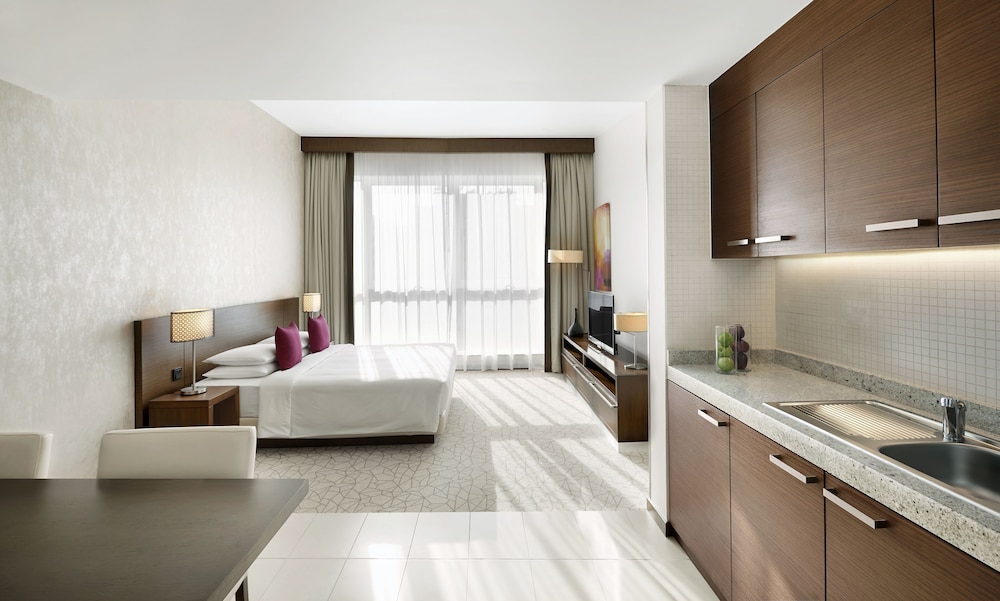 Hyatt Place Dubai Jumeirah Residences 30/50