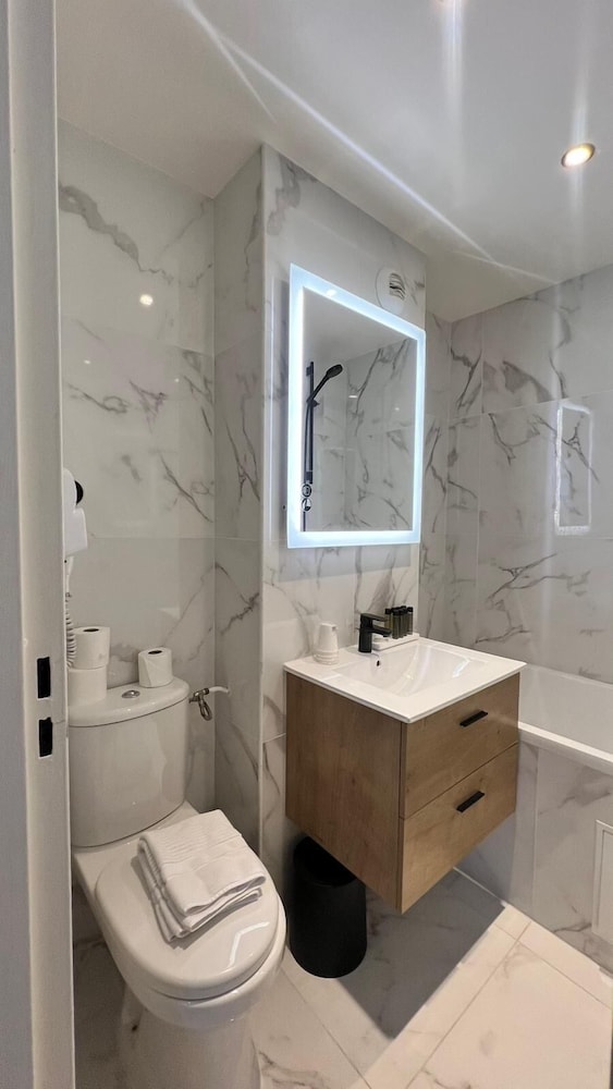 Hotel Lebron Paris 44/49