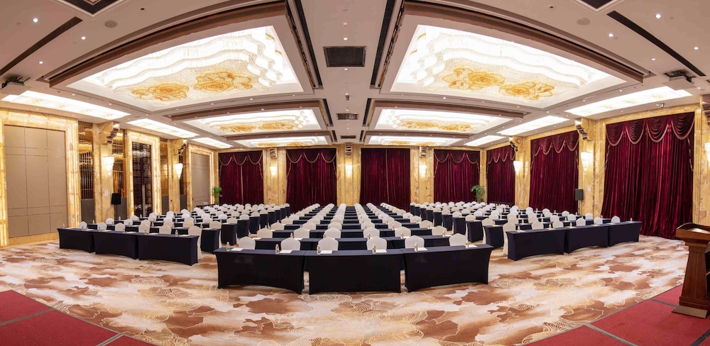 Royal Garden Hotel Shanghai 43/50