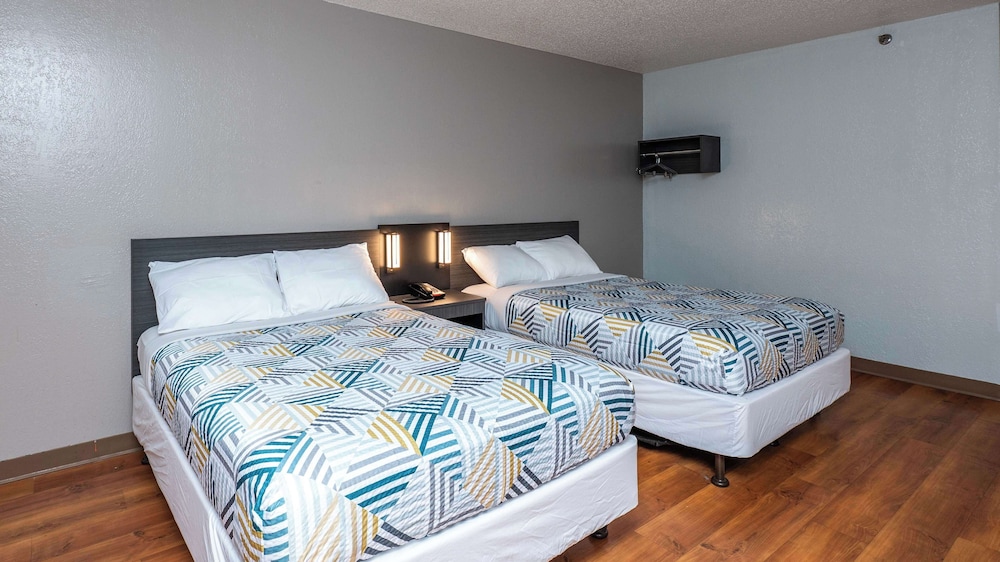 Motel6 Branford, CT - New Haven 32/58
