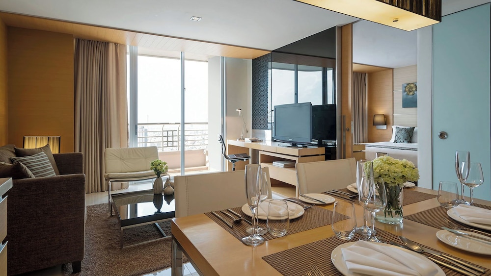JC Kevin Sathorn Bangkok Hotel (ex. Anantara Sathorn Bangkok Hotel) 56/64