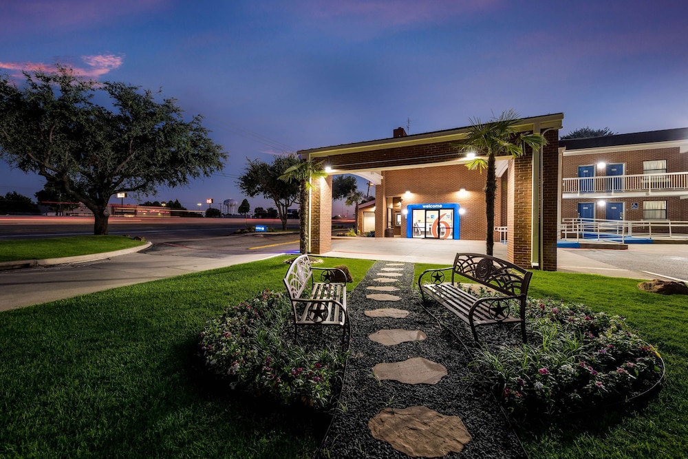 Motel6 Plano, TX - Plano Northeast 36/42