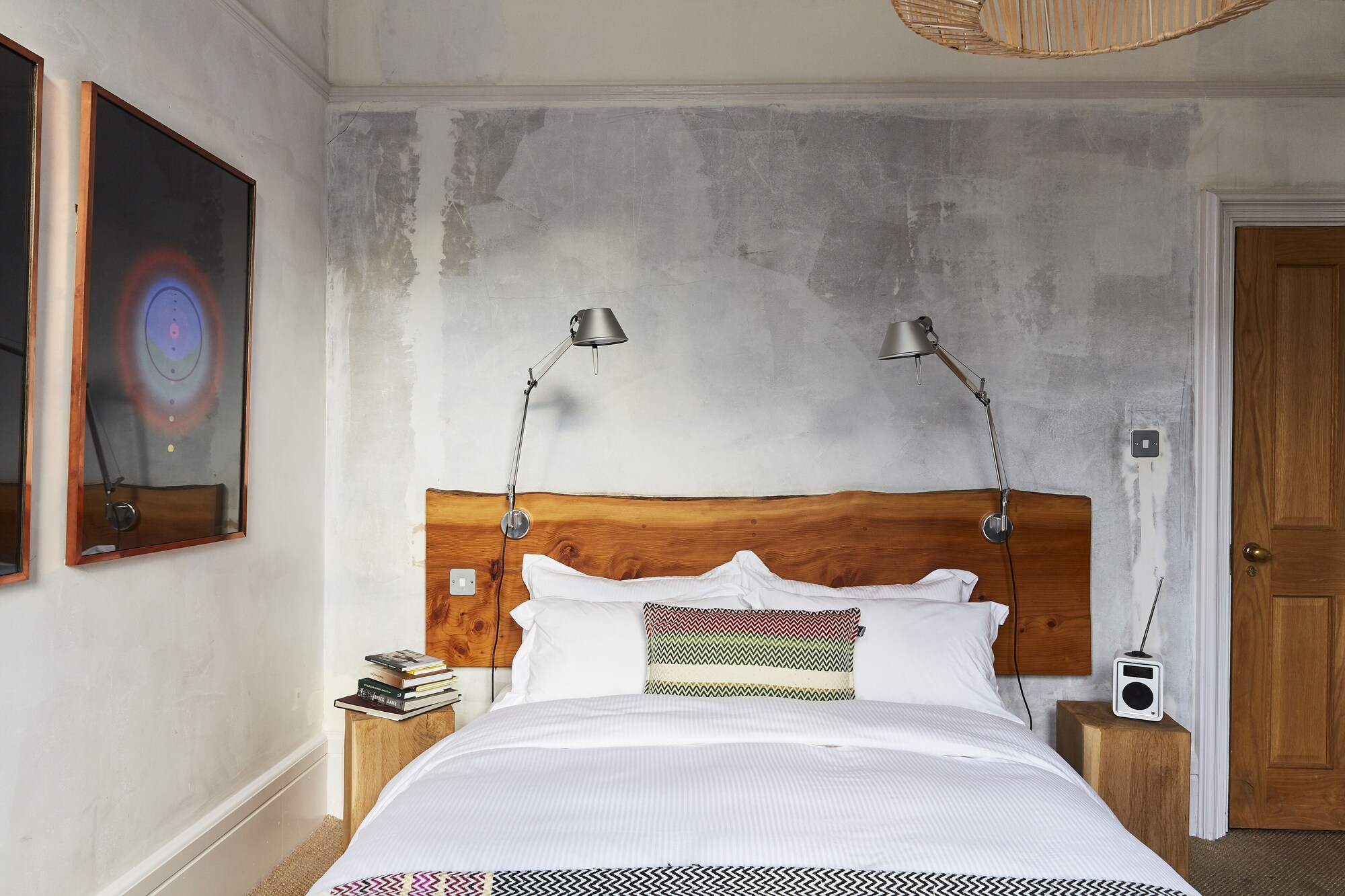 ROOM, DOUBLE BED
