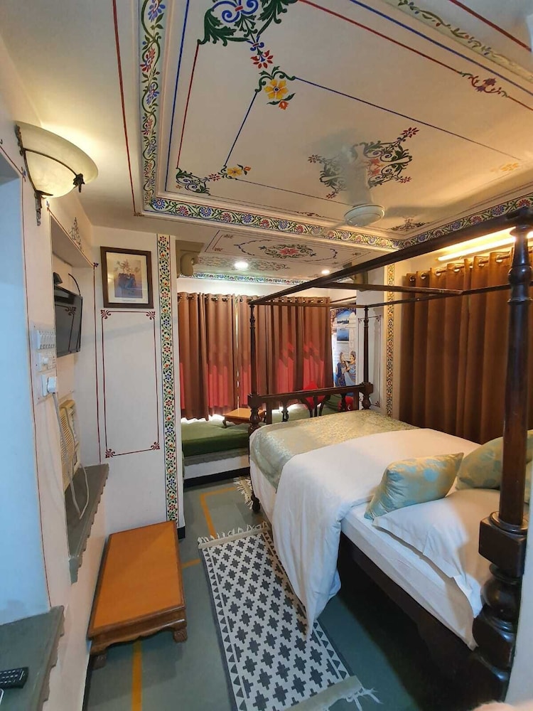 Mewar Haveli 29/57