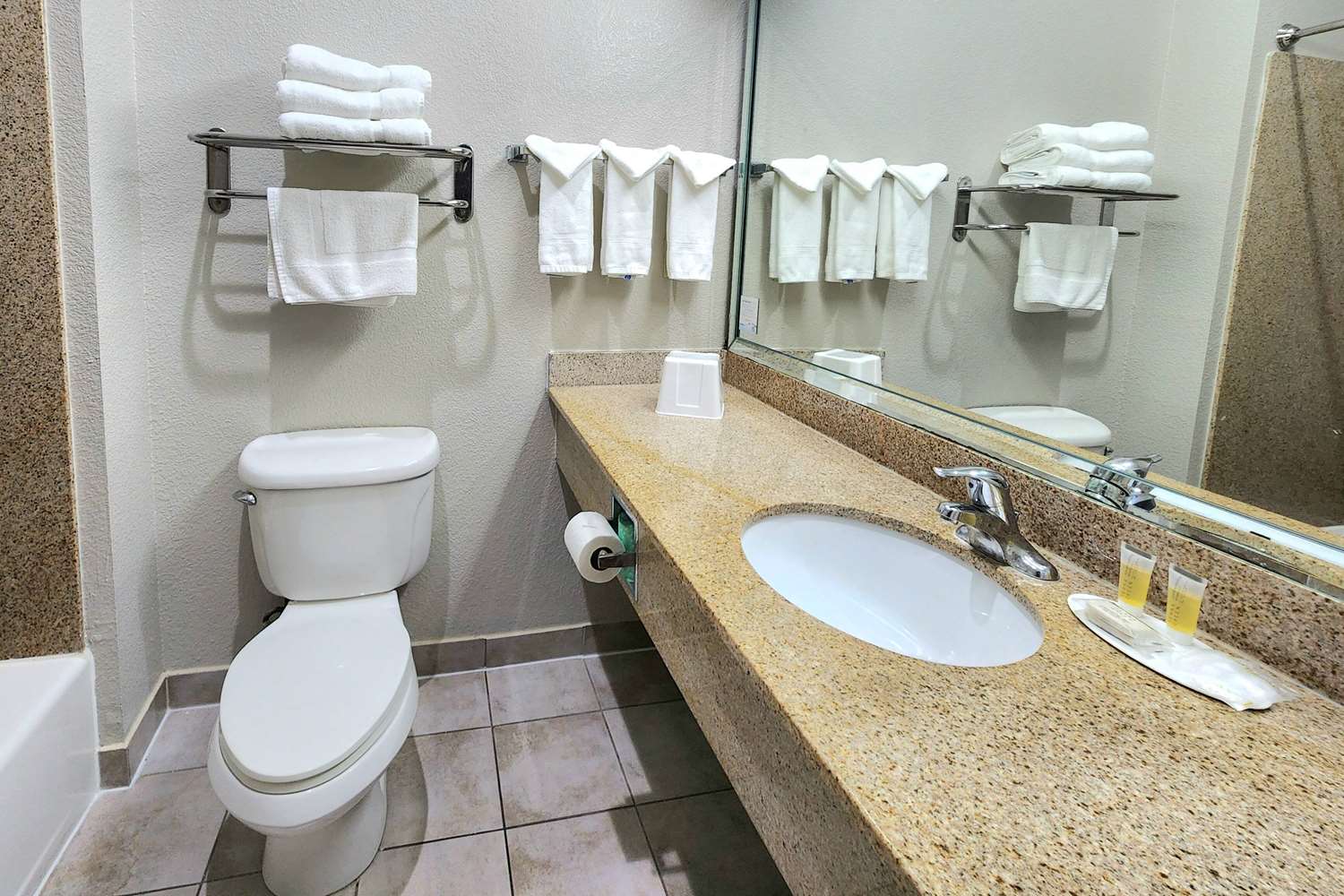 Days Inn By Wyndham Kemah 53/56