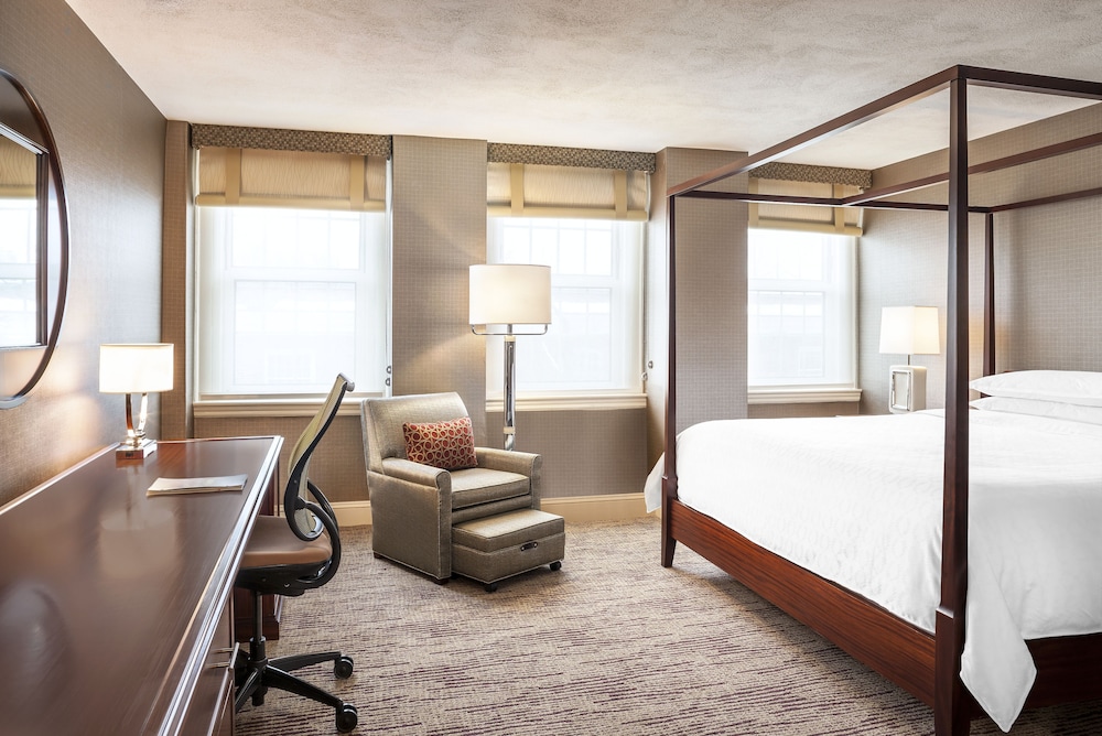 Sheraton Commander Hotel 47/48