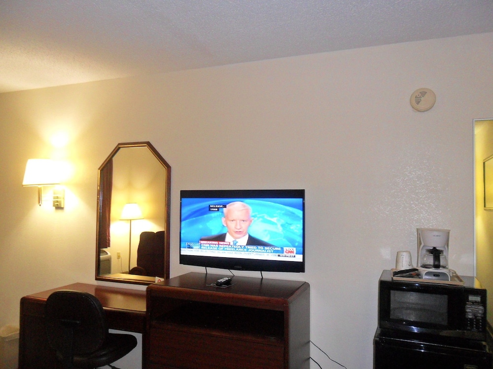 Days Inn And Suites Selma 36/54