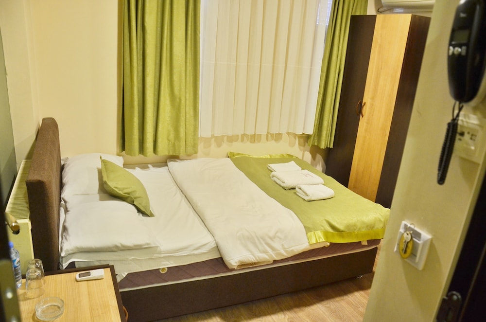 Teras Hotel 9/35