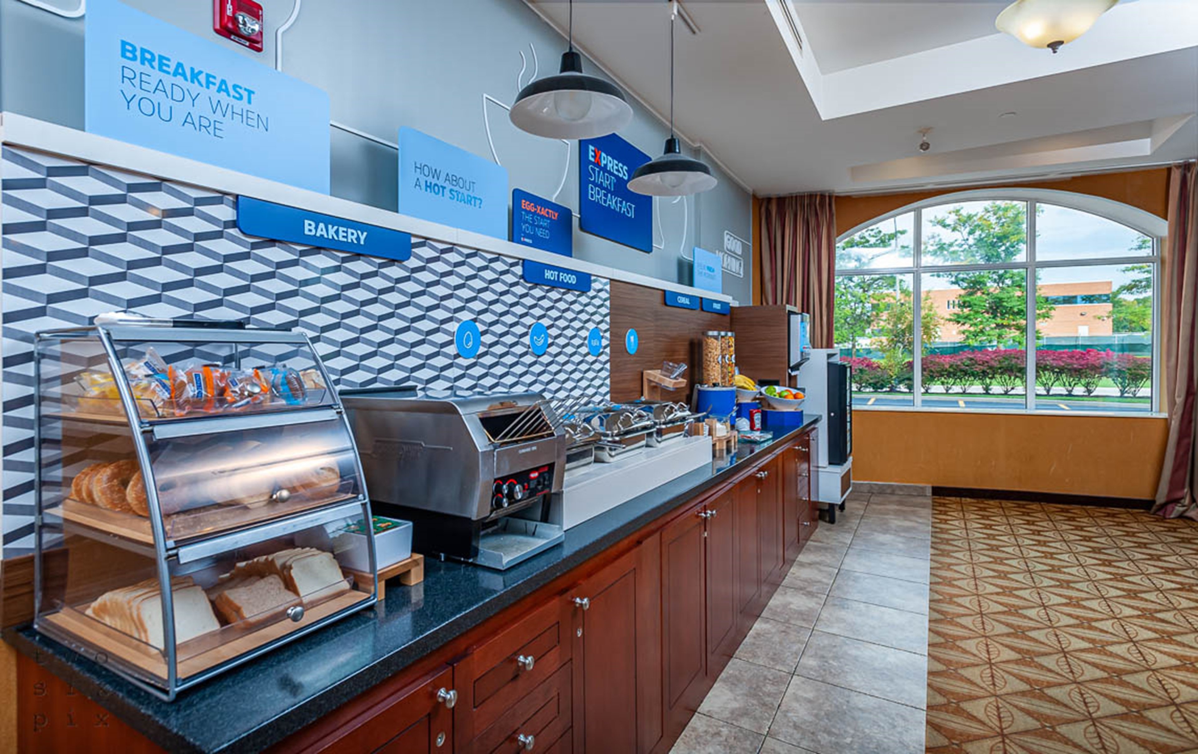 Holiday Inn Express Hotel Suites Clarington Bowmanville 12/70