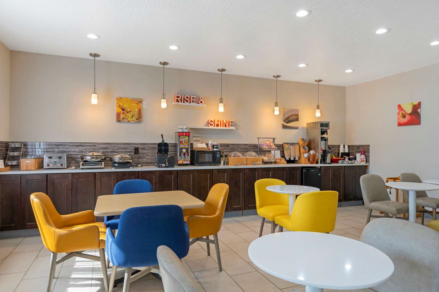 Comfort Inn & Suites Zanesville OH 24/27