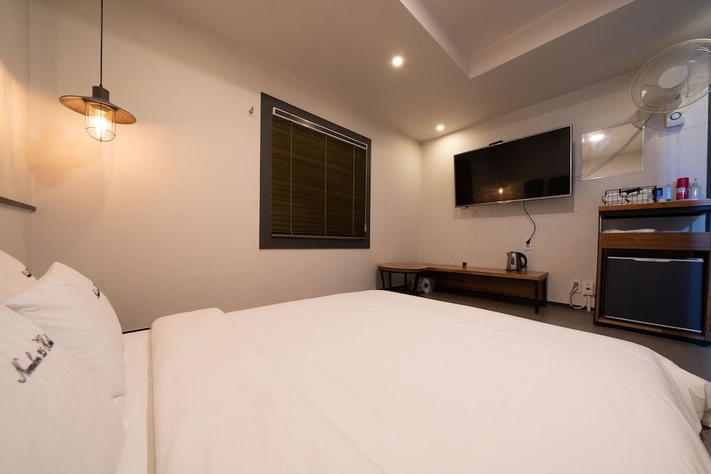 No.25 Hotel 8/75