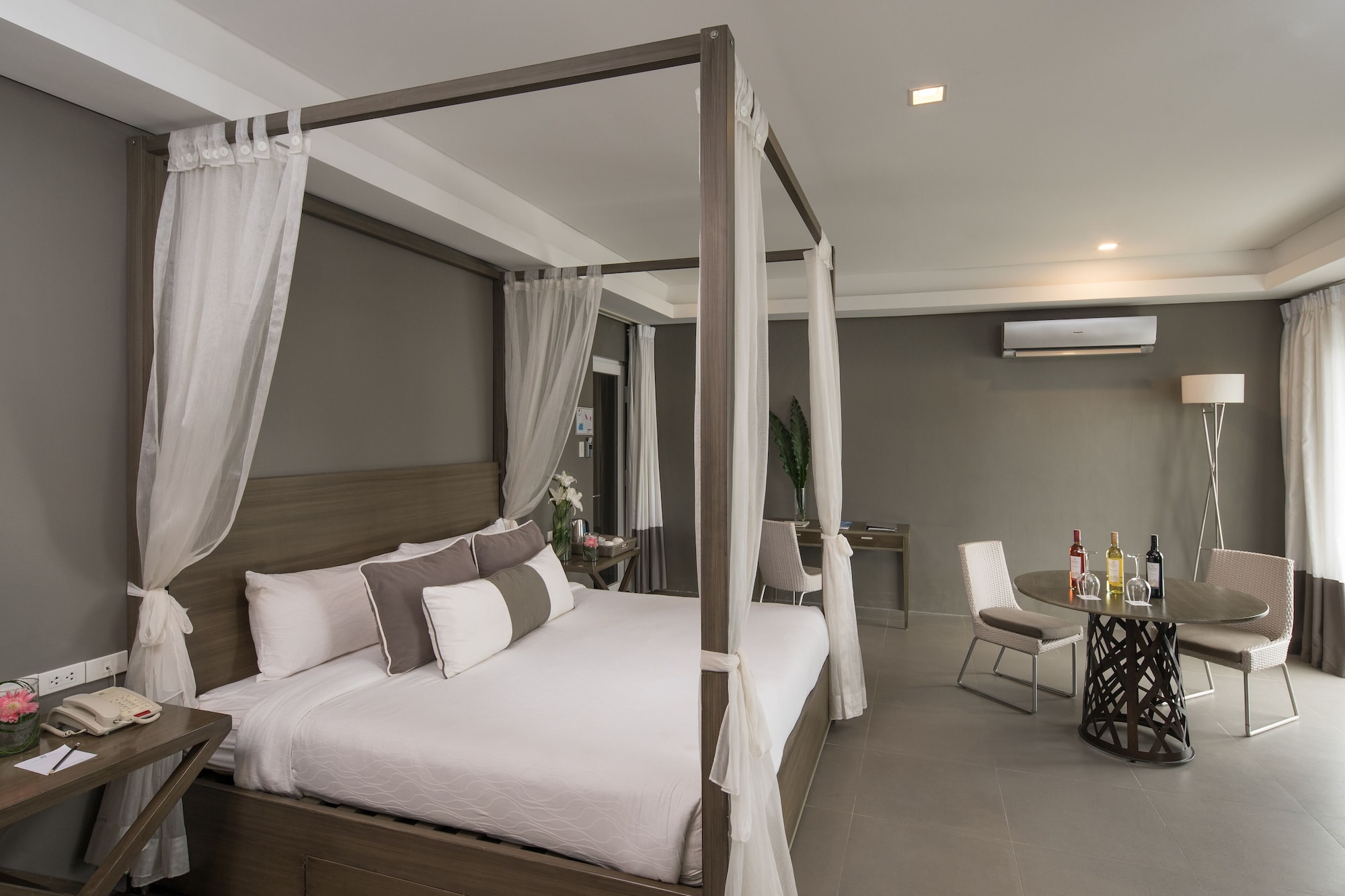 EXECUTIVE, SUITE