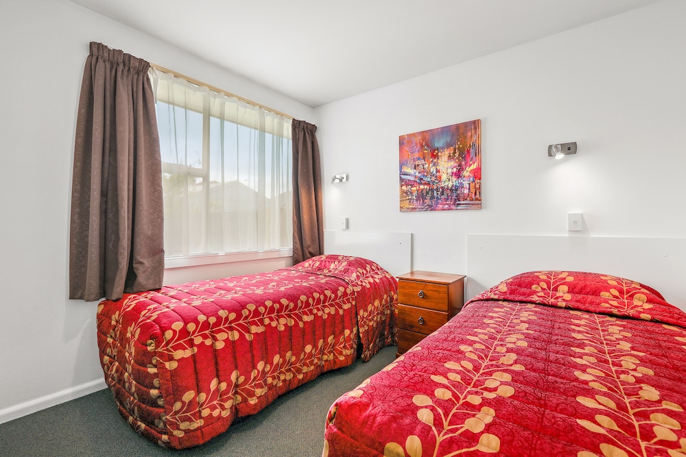 1 BEDROOM, STUDIO