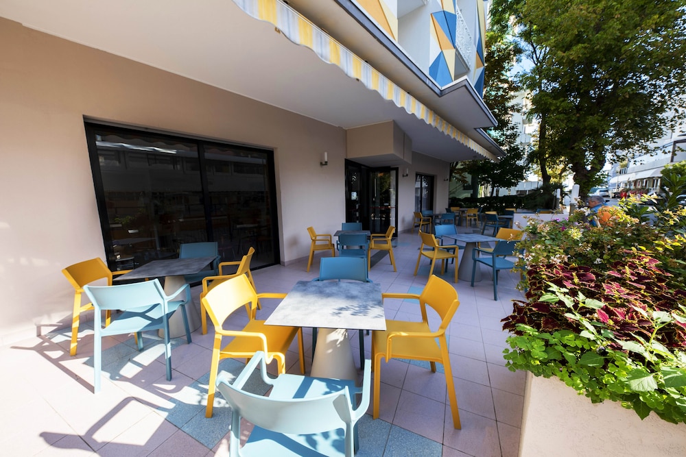 Color Hotel Rimini 57/69