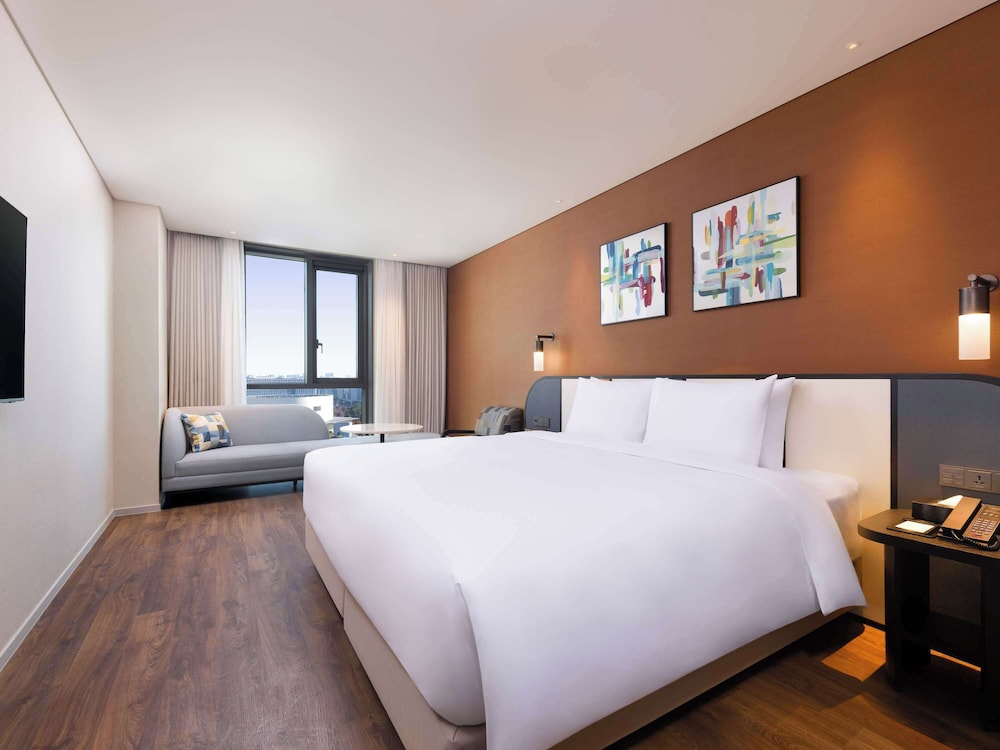 SUPERIOR, QUEEN BED