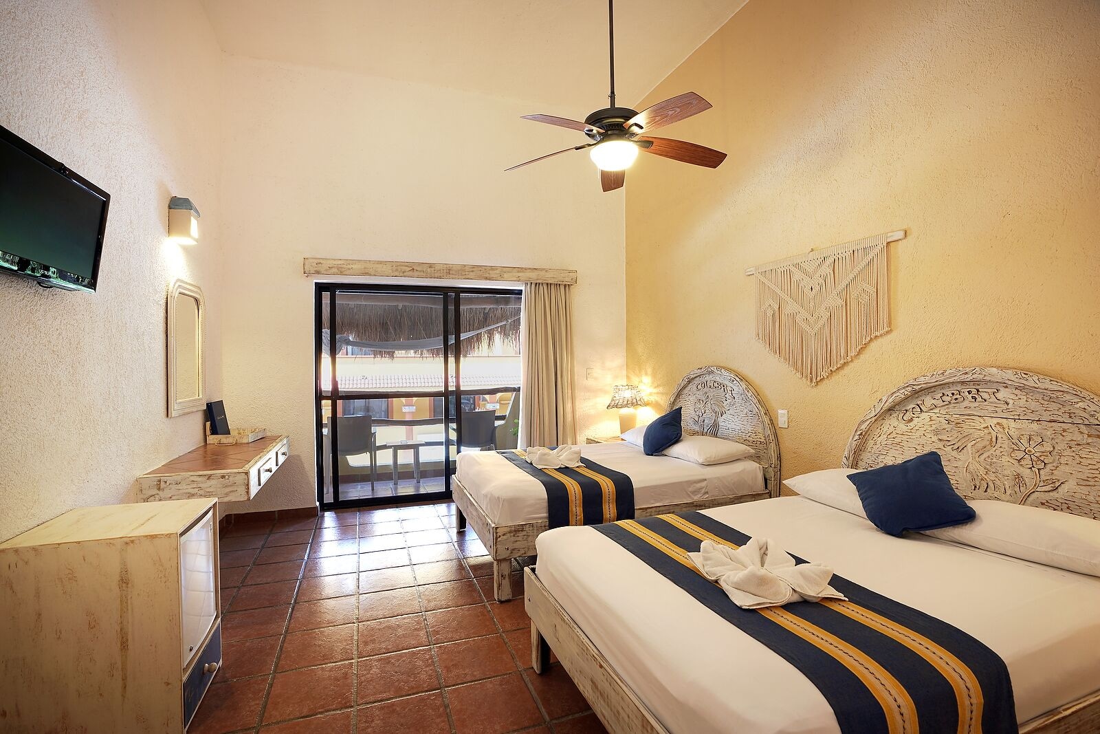 CITY, 2 DOUBLE BEDS