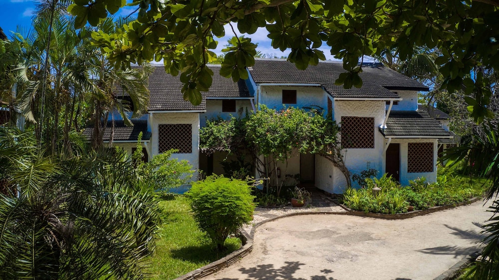 Pinewood Beach Resort and Spa 38/50