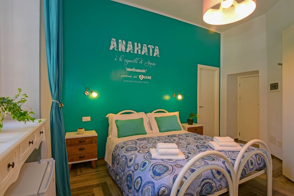 STANDARD, TWIN BEDS, CITY VIEW
