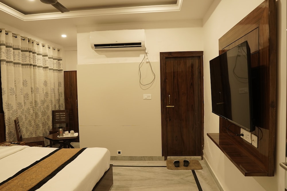 Oyo 12206 Hotel The Black Gold 49/50