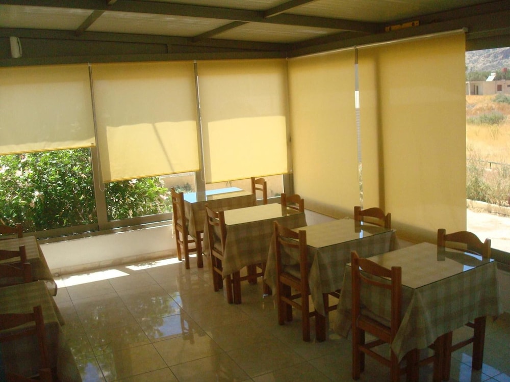 Aghas Hotel 48/60