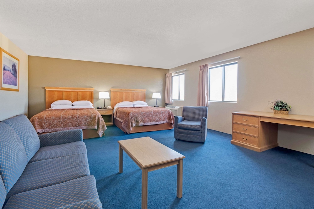 Super 8 By Wyndham Spokane/West 18/23