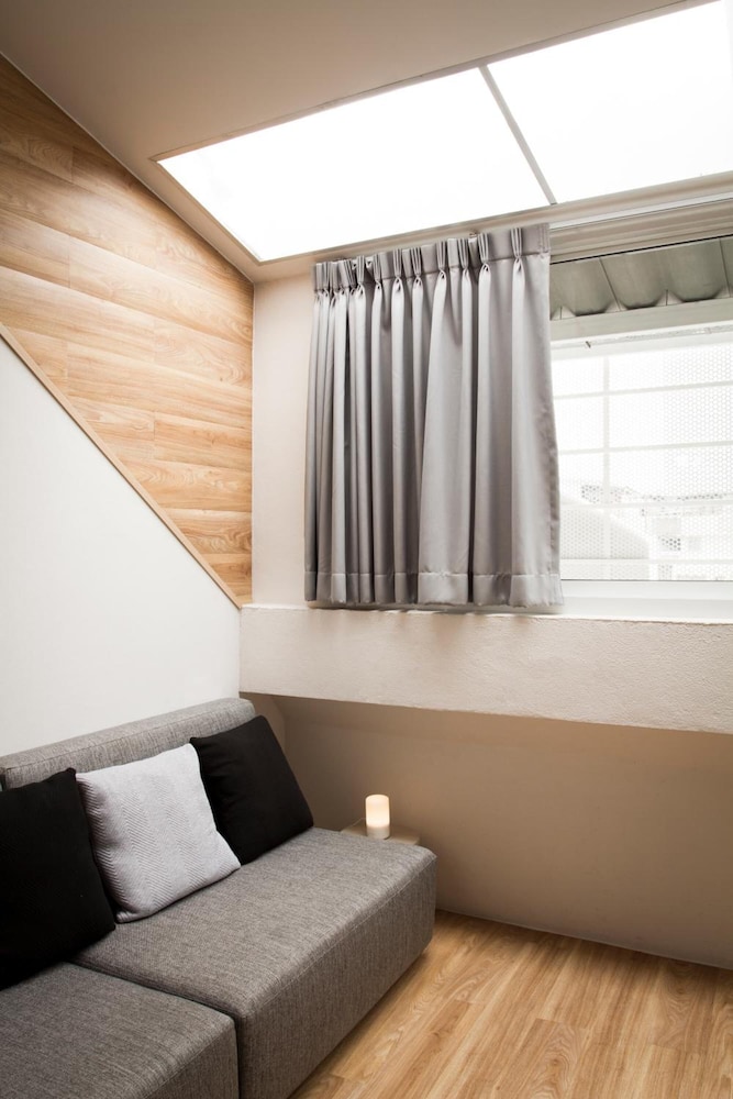 Bed One Block Hostel 22/61