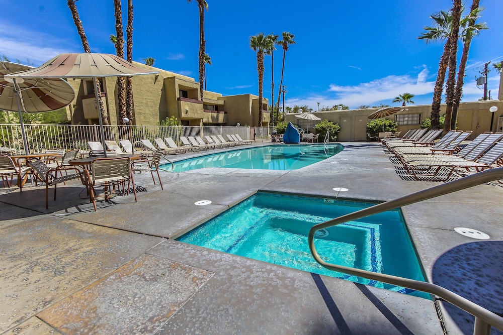 Desert Vacation Villas 1/27