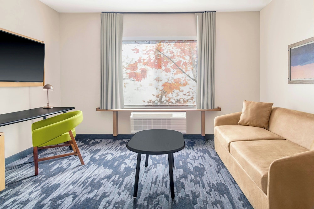 Fairfield Inn & Suites by Marriott Detroit Taylor 30/36