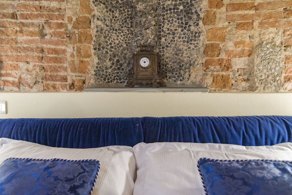 Florence Ariento Romantic Apartment 11/32