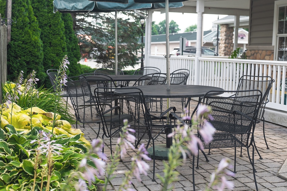 Hearthstone Inn & Suites 57/65