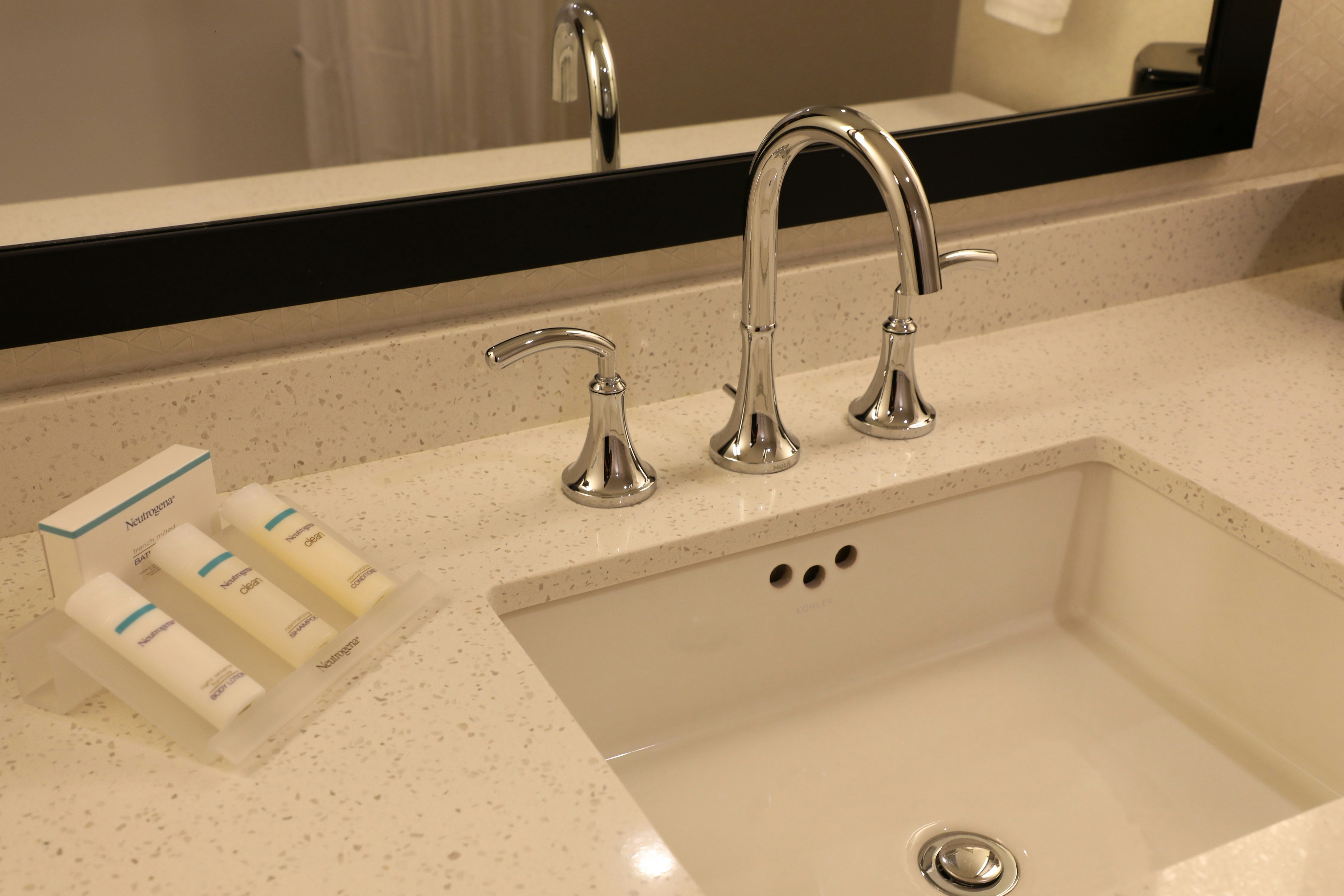 Room, King Bed, HILTON GARDEN INN AUSTIN AIRPORT 3/3