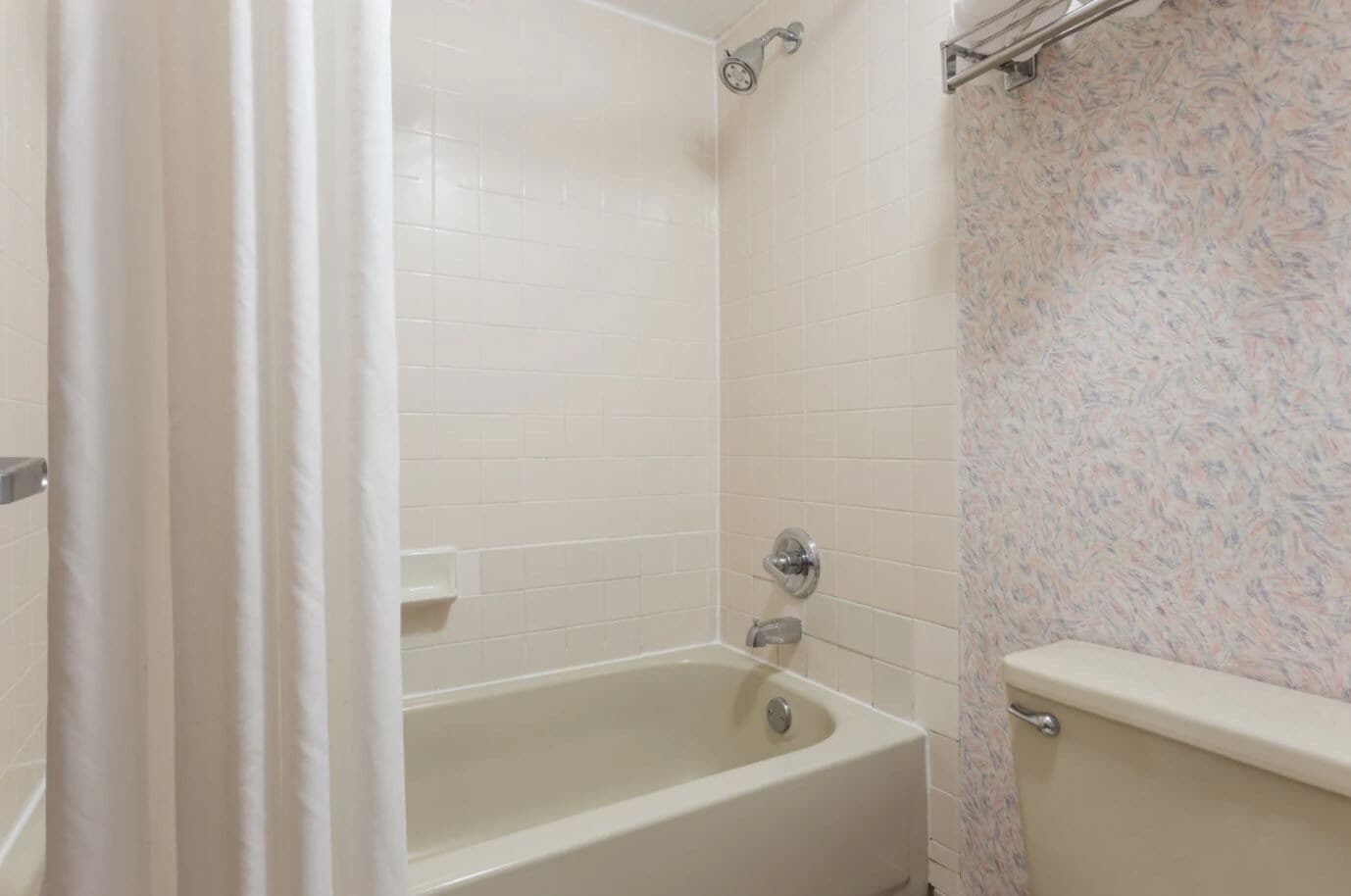 جناح بسرير كينج بغرفة نوم واحدة، Ramada By Wyndham Portland 6/7