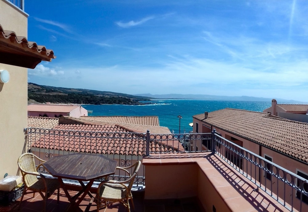 Appartamenti Isola Rossa Borgo Di Mare 51/55