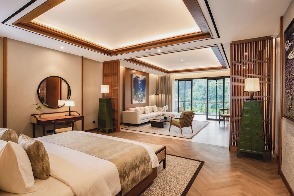 Suite, King Bed