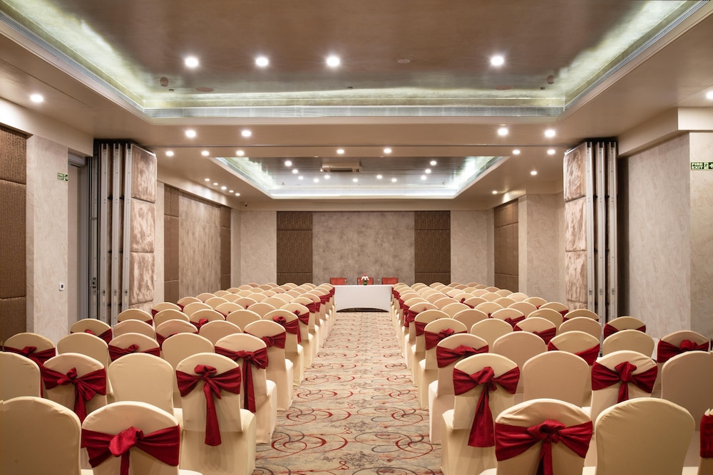 Radisson Blu Bengaluru Outer Ring Road (ex Park Plaza Bengaluru Hotel) 66/74