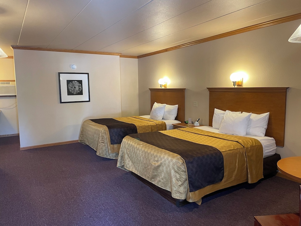 Amber s Inn & Suites 31/71