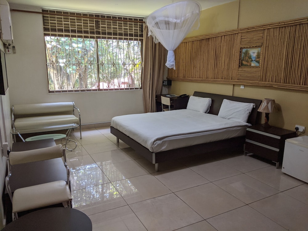 EXECUTIVE, KING BED, GARDEN VIEW