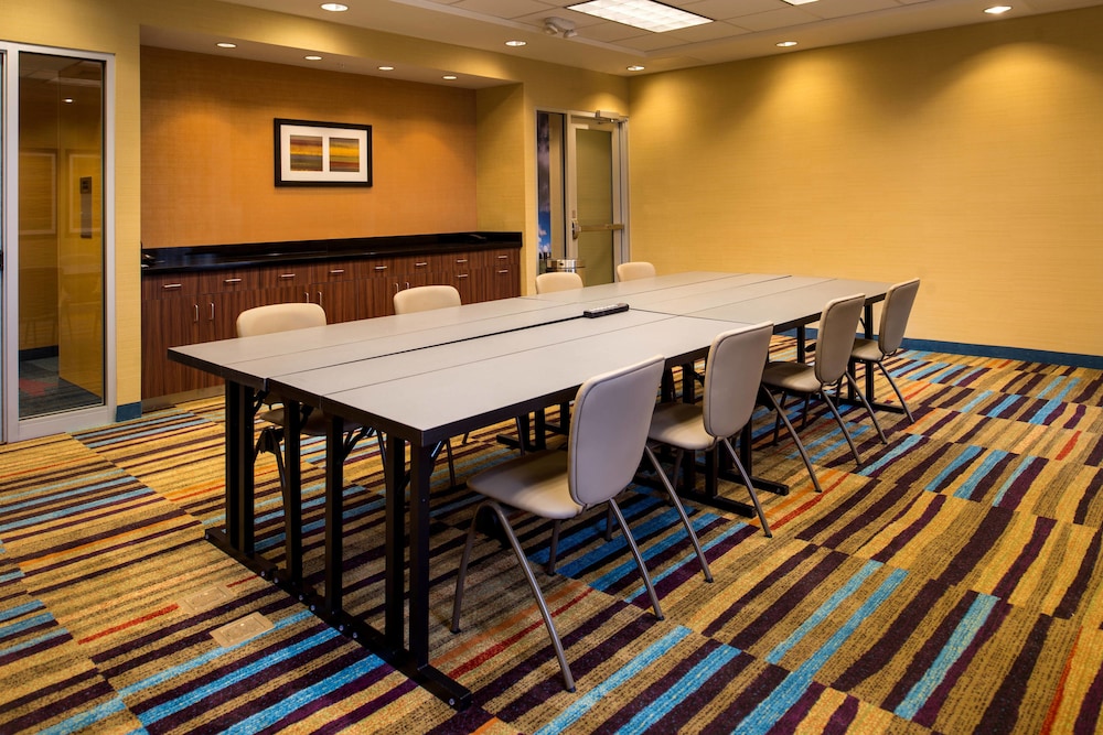 Fairfield Inn Suites St Louis Westport 36/39
